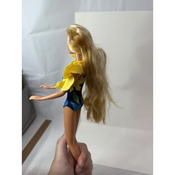 W/ SWIMSUIT & RUFFLE Vintage 1985 Tropical Barbie Doll #1017 1980s Blue Floral - Picture 5 of 9